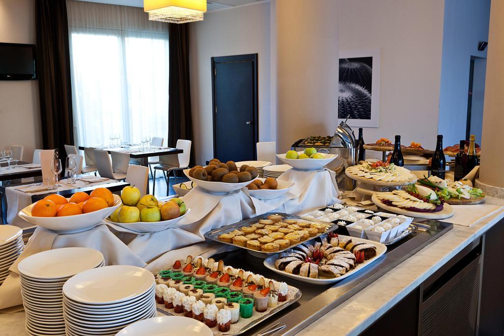 Hotel Fiera Римини Екстериор снимка